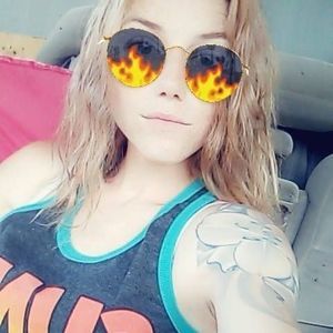 Meet your Posher, Corrisa